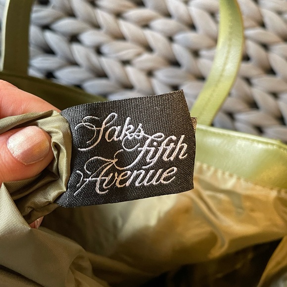 Saks Fifth Avenue Strip Shopping Tote Bag - Picture 3 of 4